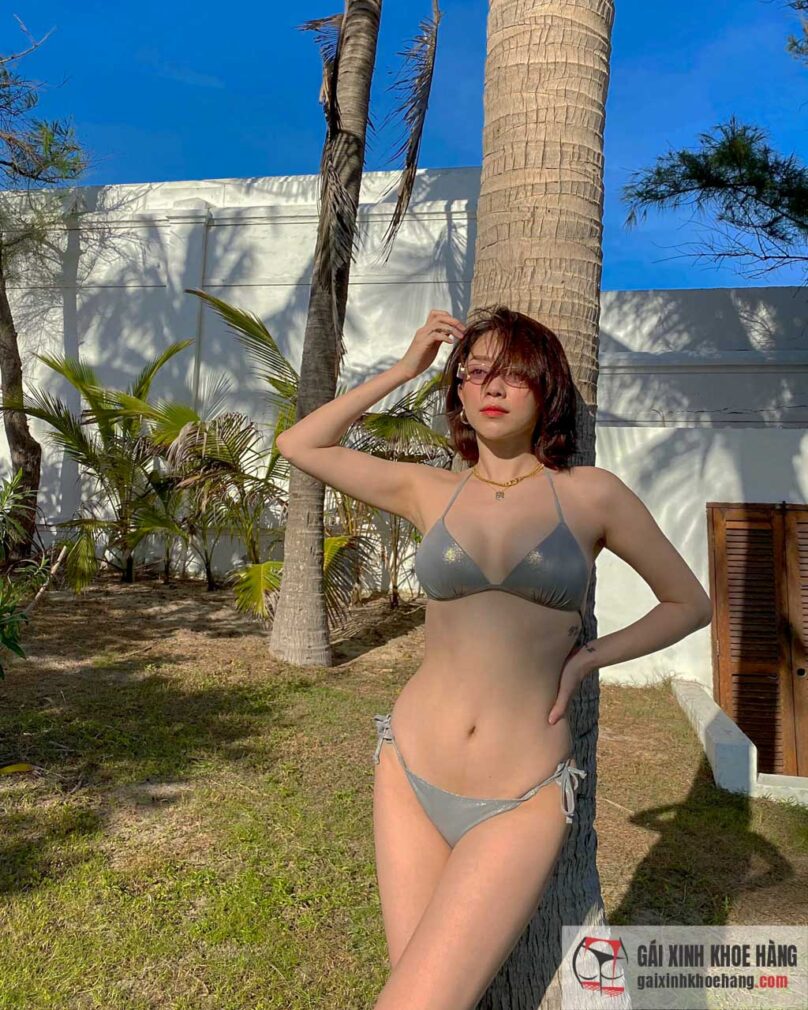 Loạt ảnh bikini nóng bỏng hút mắt của ca sĩ Tóc Tiên